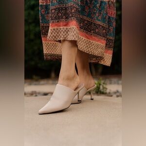 Jo Mercer Beige Pointed Toe Kitten Heel Mules. Size 40